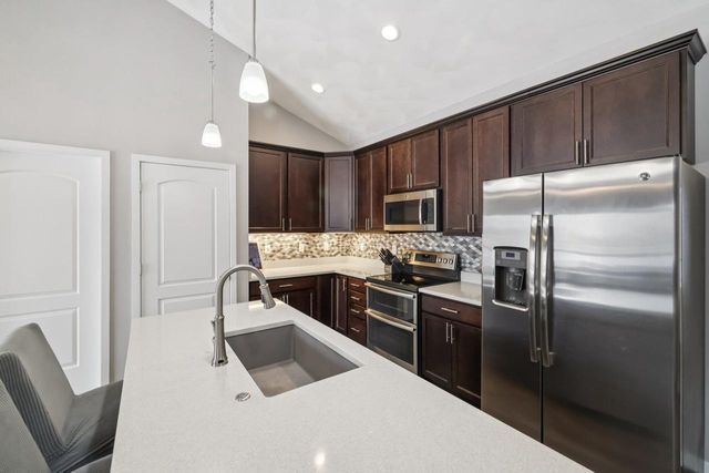 6 N Windmill Ridge Road, Evansville, WI 53536