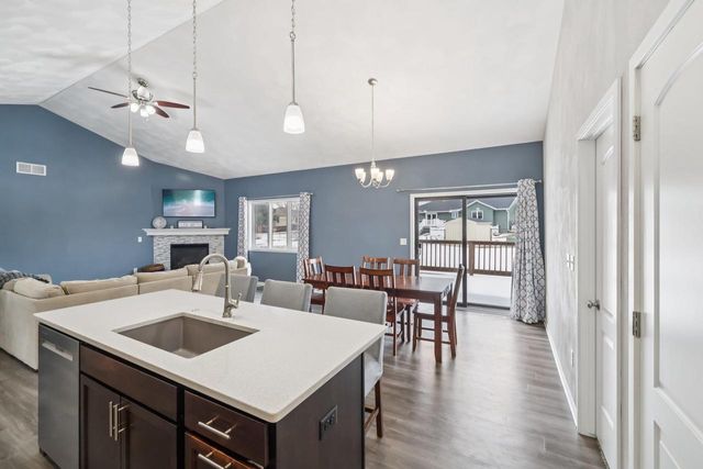 6 N Windmill Ridge Road, Evansville, WI 53536