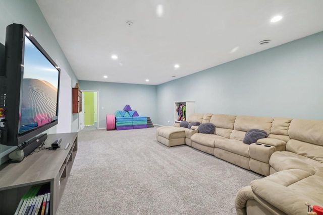 6 N Windmill Ridge Road, Evansville, WI 53536