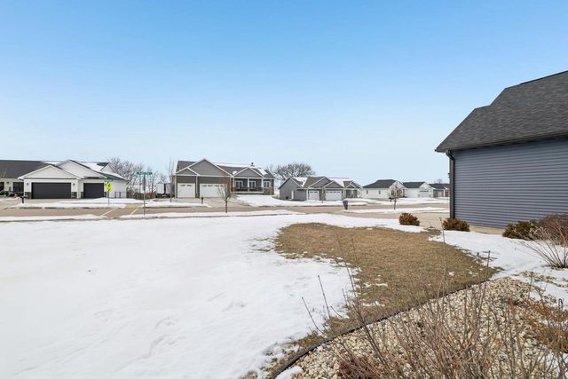 6 N Windmill Ridge Road, Evansville, WI 53536