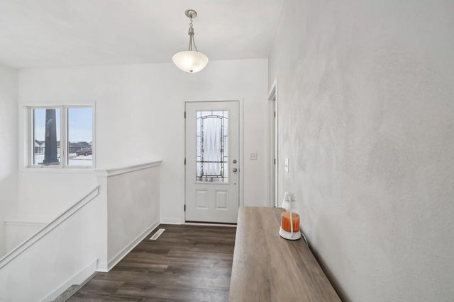 6 N Windmill Ridge Road, Evansville, WI 53536