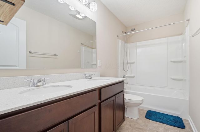 283 Mahogany Lane, Commercial Point, OH 43116