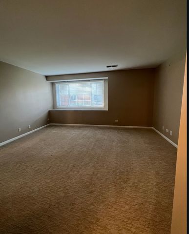 211 E Ashbury Lane 7, Roselle, IL 60172