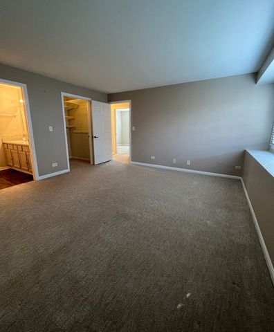 211 E Ashbury Lane 7, Roselle, IL 60172