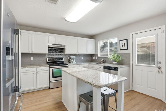 8111 Silver Grv, San Antonio, TX 78254