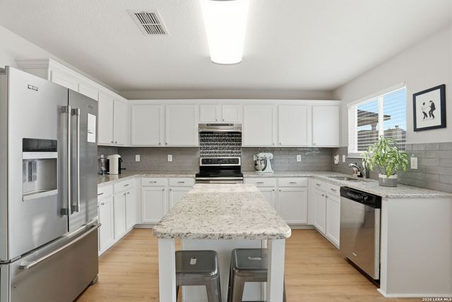 8111 Silver Grv, San Antonio, TX 78254