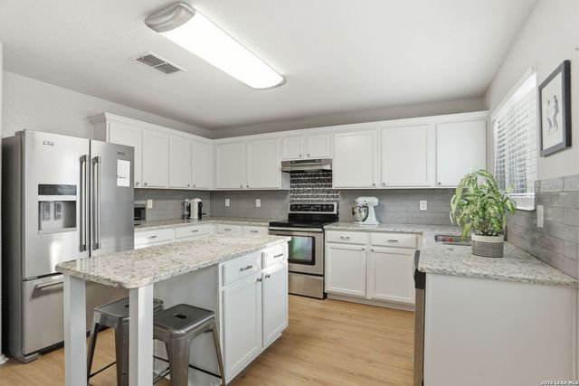 8111 Silver Grv, San Antonio, TX 78254