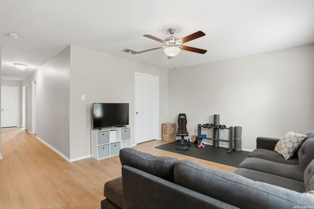 8111 Silver Grv, San Antonio, TX 78254