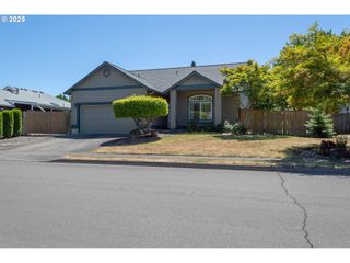 6194 Se MAPLE St, Hillsboro, OR 97123