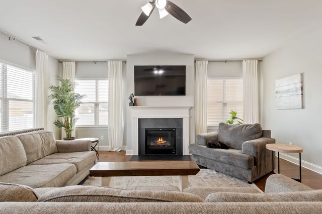 4838 Kingdom Dr, Murfreesboro, TN 37128