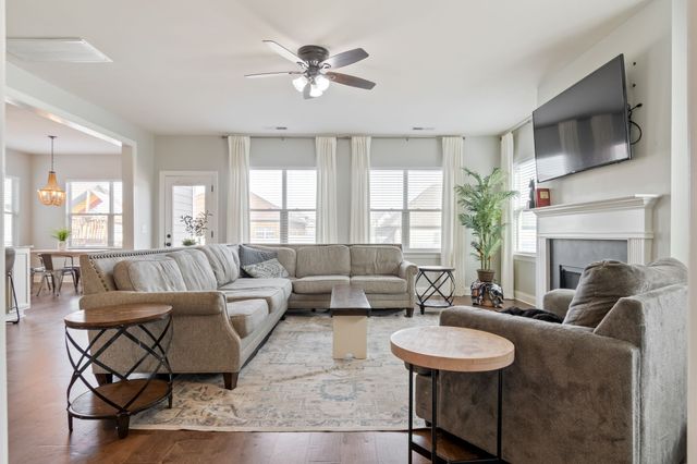 4838 Kingdom Dr, Murfreesboro, TN 37128