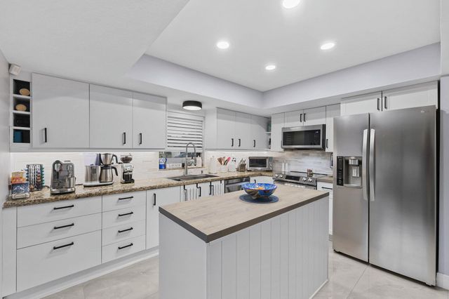 400 SW 28th Avenue, Delray Beach, FL 33445