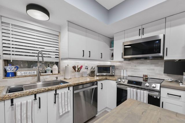 400 SW 28th Avenue, Delray Beach, FL 33445