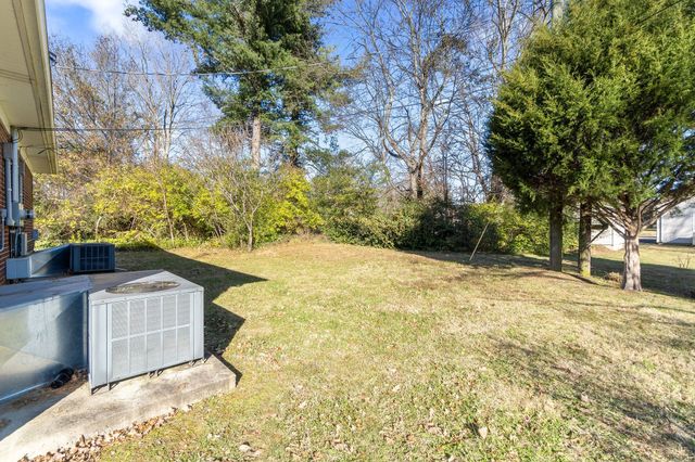 1463 Golf Club Ln, Clarksville, TN 37040