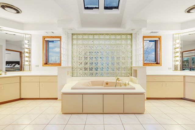 21632 Wolf Road, Mokena, IL 60448