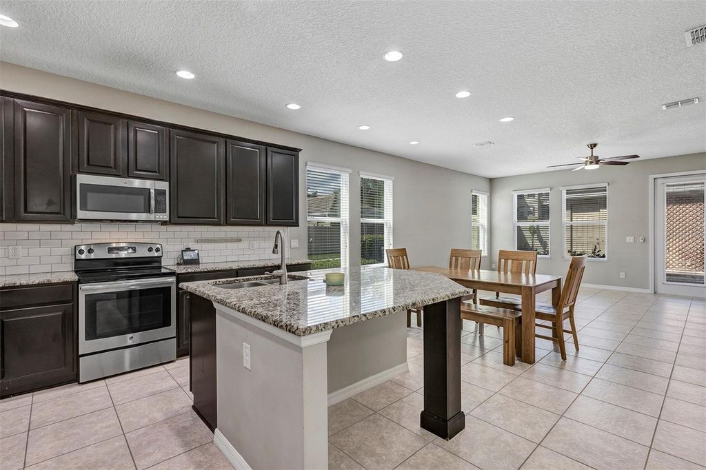Image 3 of property listing at 7644 RIPPLEPOINTE WAY, Windermere, FL 34786