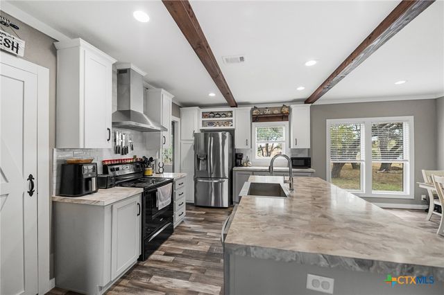 1145 Postert Lane, Floresville, TX 78114