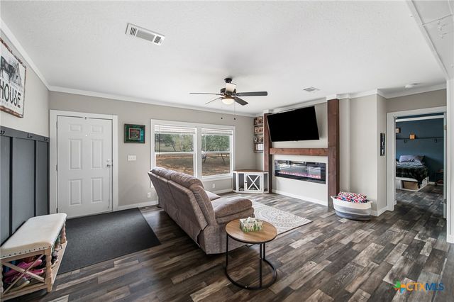 1145 Postert Lane, Floresville, TX 78114