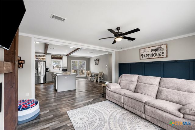 1145 Postert Lane, Floresville, TX 78114