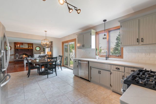 8036 Edgebrook Lane, Tinley Park, IL 60487