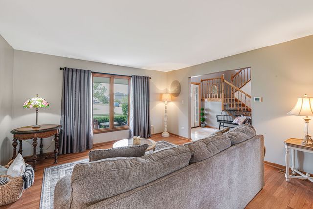 8036 Edgebrook Lane, Tinley Park, IL 60487