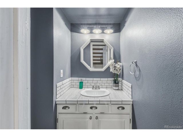 6890 E Mississippi Ave C, Denver, CO 80224