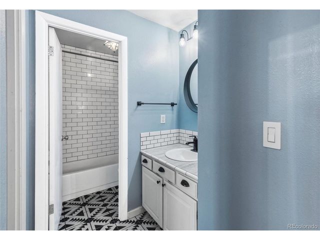 6890 E Mississippi Ave C, Denver, CO 80224