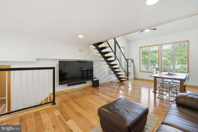 10929 HOWLAND DR, Reston, VA 20191