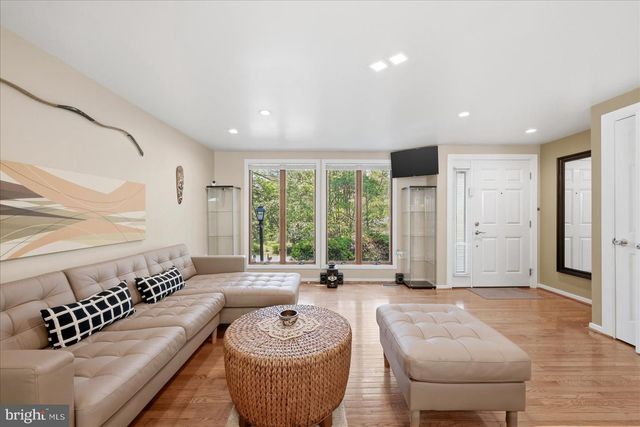 10929 HOWLAND DR, Reston, VA 20191