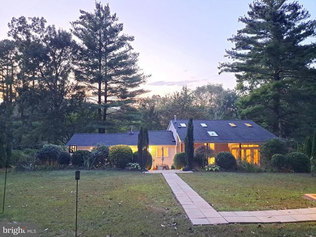 10929 HOWLAND DR, Reston, VA 20191