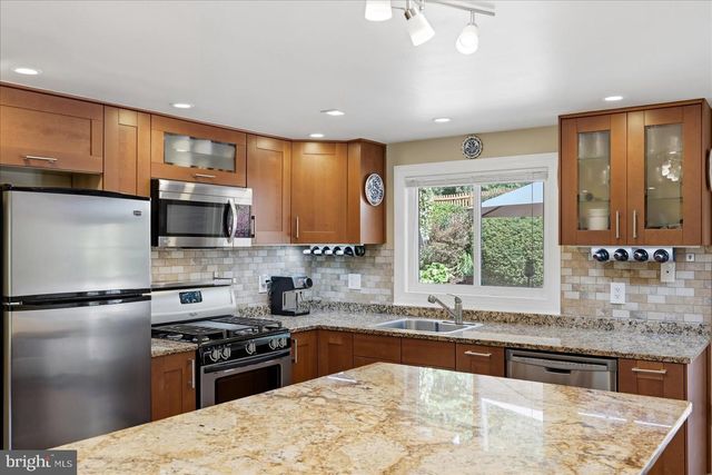 10929 HOWLAND DR, Reston, VA 20191