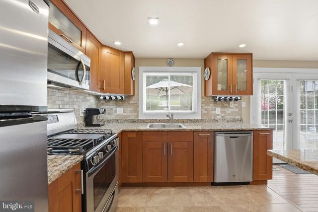 10929 HOWLAND DR, Reston, VA 20191