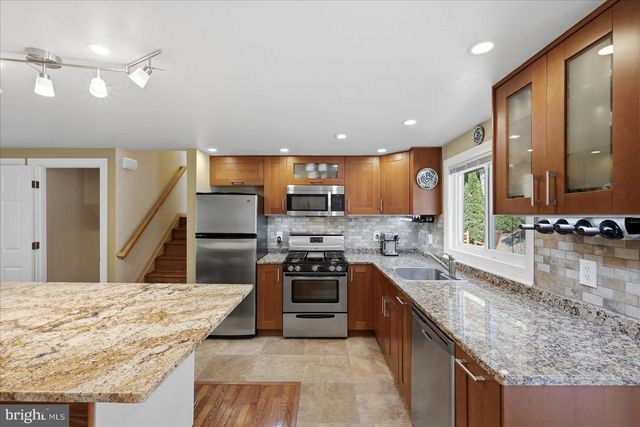 10929 HOWLAND DR, Reston, VA 20191