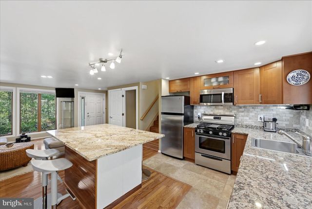 10929 HOWLAND DR, Reston, VA 20191