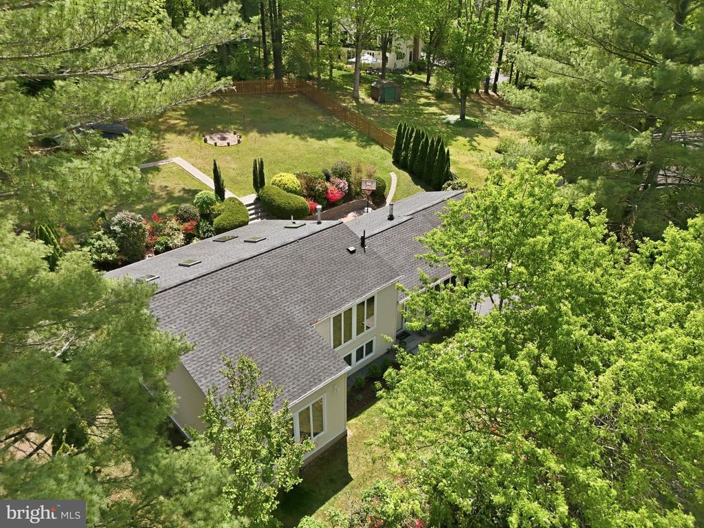 10929 HOWLAND DR, Reston, VA 20191