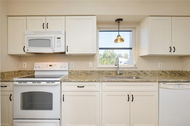 397 CIRCLEWOOD DRIVE Z1, Venice, FL 34293