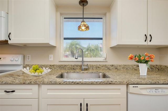 397 CIRCLEWOOD DRIVE Z1, Venice, FL 34293