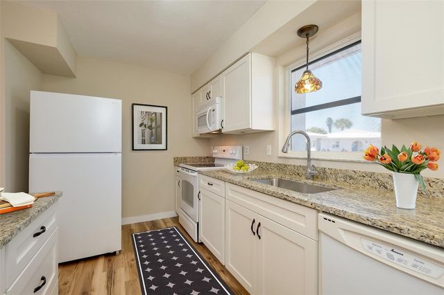 397 CIRCLEWOOD DRIVE Z1, Venice, FL 34293