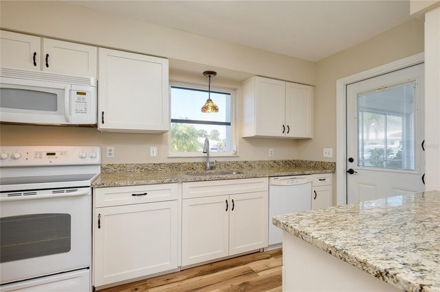 397 CIRCLEWOOD DRIVE Z1, Venice, FL 34293