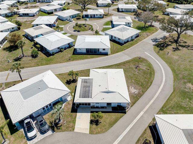 397 CIRCLEWOOD DRIVE Z1, Venice, FL 34293