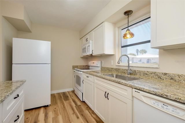 397 CIRCLEWOOD DRIVE Z1, Venice, FL 34293