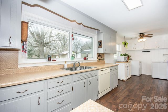 108 Robin Lane, Statesville, NC 28677