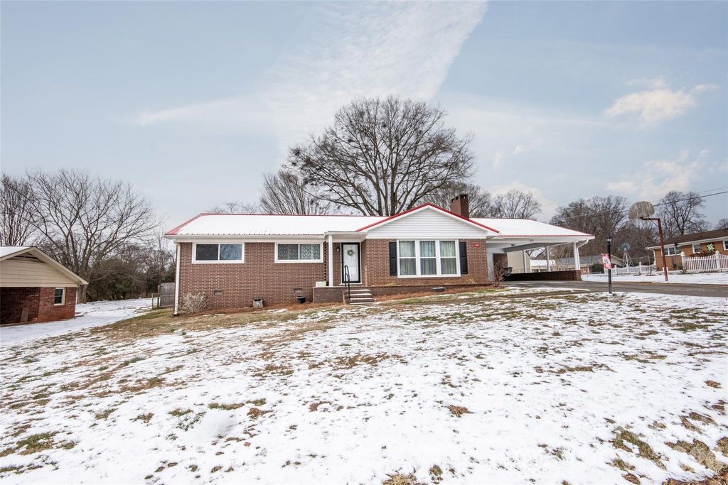 108 Robin Lane, Statesville, NC 28677