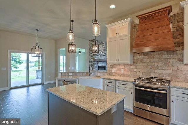 022 ROLLING MEADOW RD, Lebanon, PA 17046