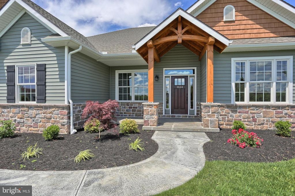 022 ROLLING MEADOW RD, Lebanon, PA 17046