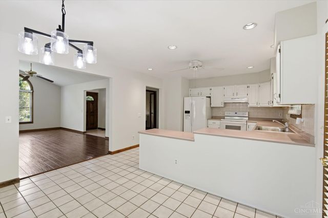 2739 Queenswood Drive, Cincinnati, OH 45211