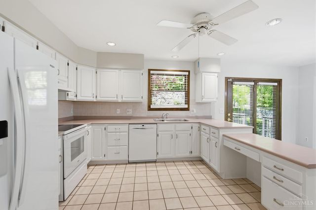 2739 Queenswood Drive, Cincinnati, OH 45211