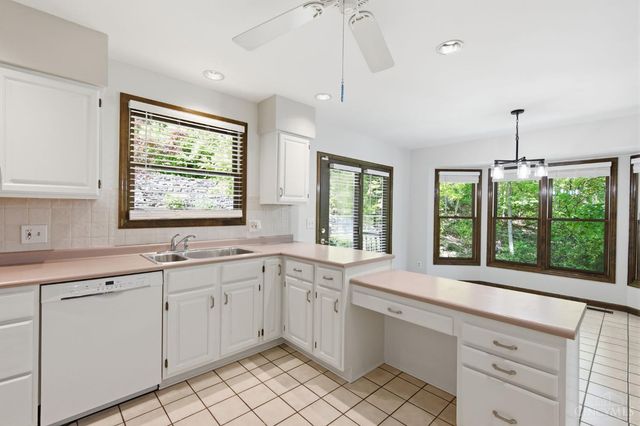 2739 Queenswood Drive, Cincinnati, OH 45211
