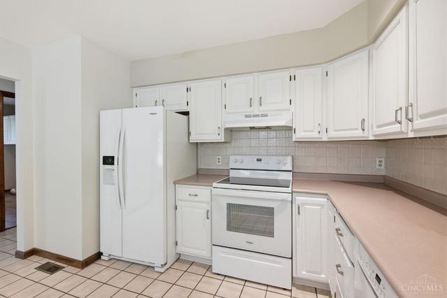 2739 Queenswood Drive, Cincinnati, OH 45211