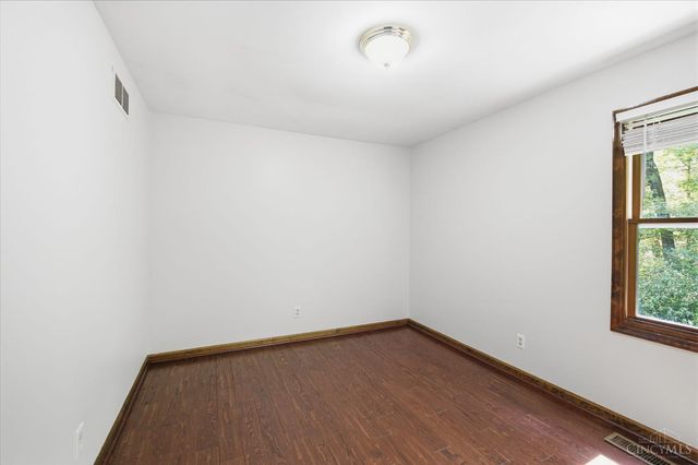 2739 Queenswood Drive, Cincinnati, OH 45211